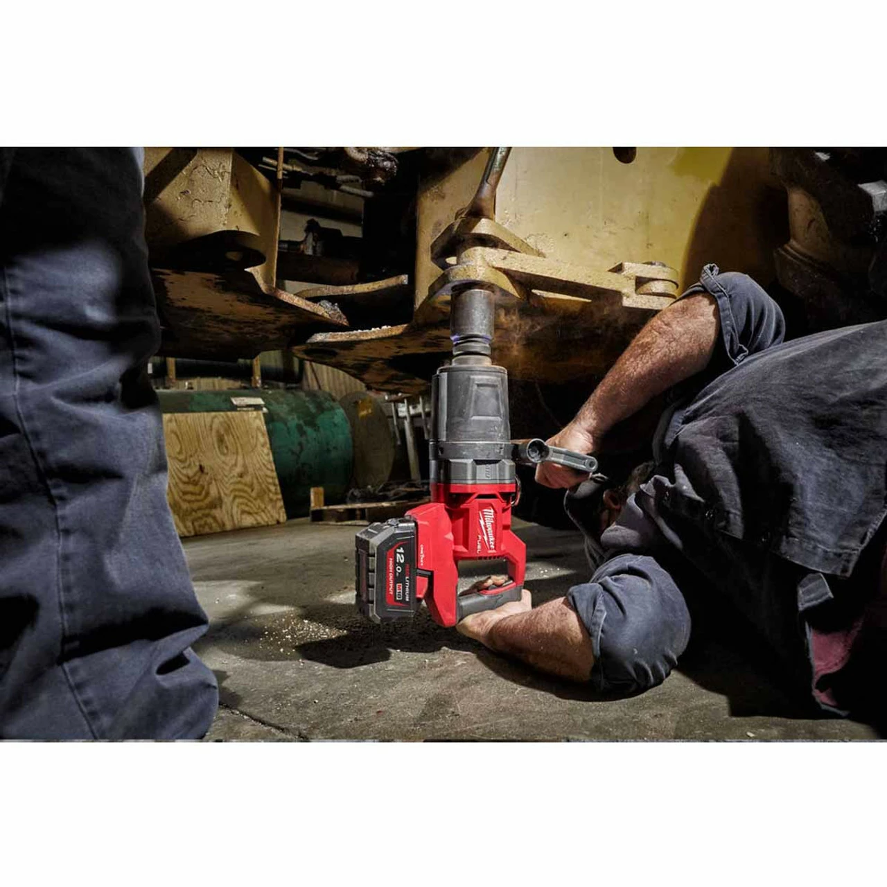 Best deal ๐ Milwaukee M18 ONEFHIWF1D-121C 18V Fuel One-Key D-Handled 1" Impact ๐ง Wrench With 1x 12.0Ah Battery โจ - Image 8