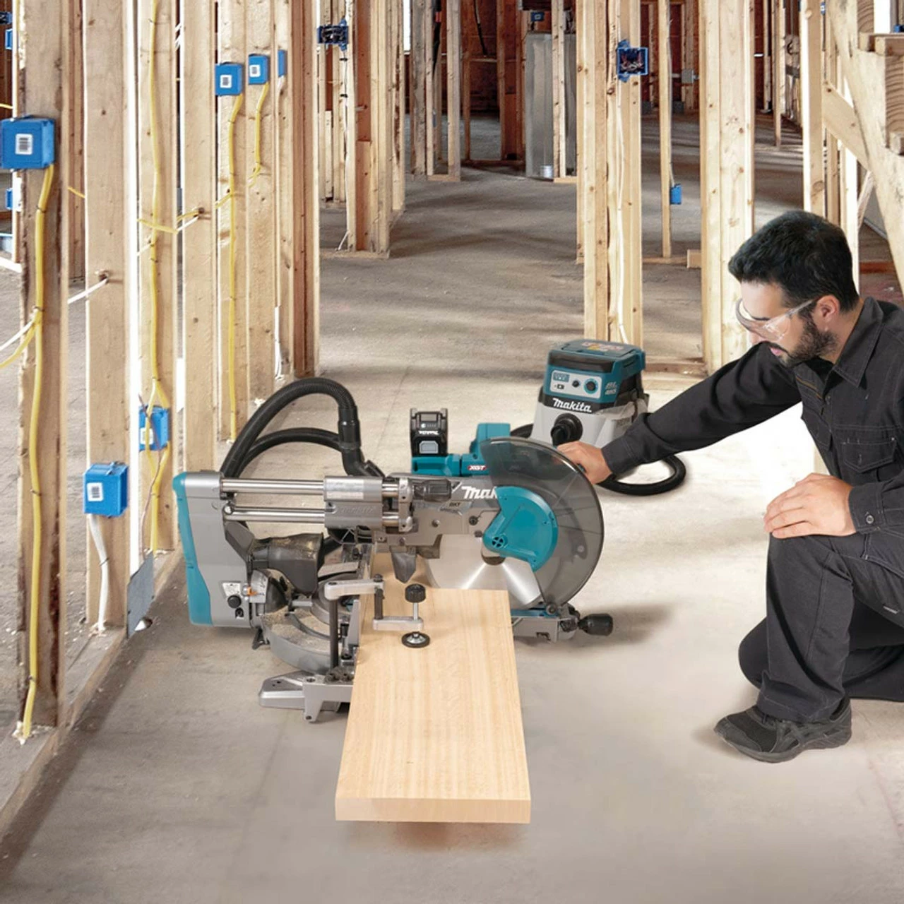 Top 10 π Makita LS003GD201 40V Max XGT 305mm Compound Mitre Saw With 2x 2.5Ah Batteries π - Image 11