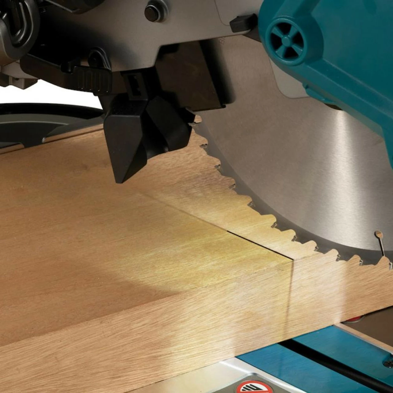 Brand new π Makita LS004GD201 40V Max XGT Brushless Slide Compound 260mm Mitre Saw Kit With 2x 2.5Ah Batteries π - Image 4