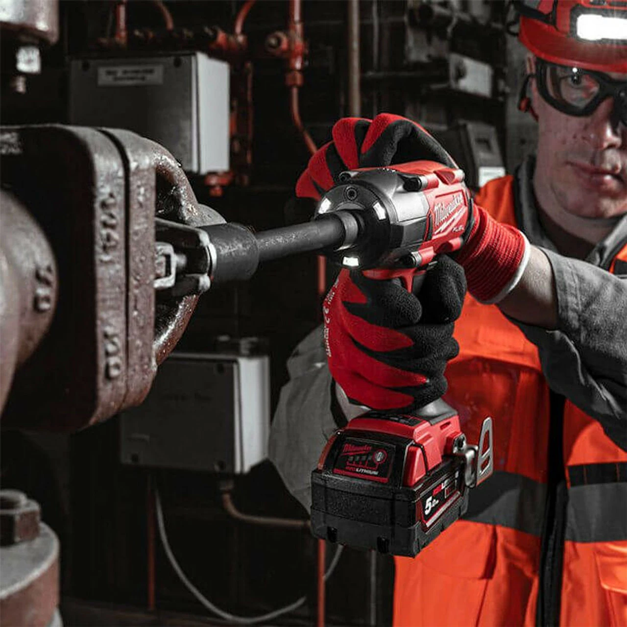 Best reviews of ๐ Milwaukee M18 FMTIW2F12-502X 18V FUEL 1/2" Mid-Torque Impact ๐ง Wrench With 2x 5.0Ah Batteries โญ - Image 7