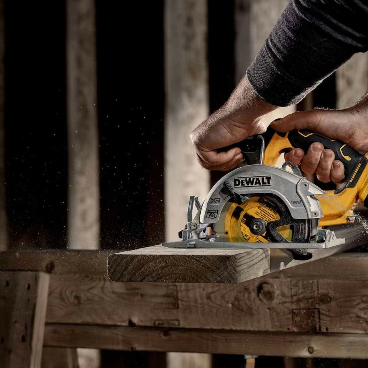 Best reviews of π₯° DeWalt DCS512P2 12V XR Brushless 140mm Circular Saw With 2x 5.0Ah Batteries β - Image 4