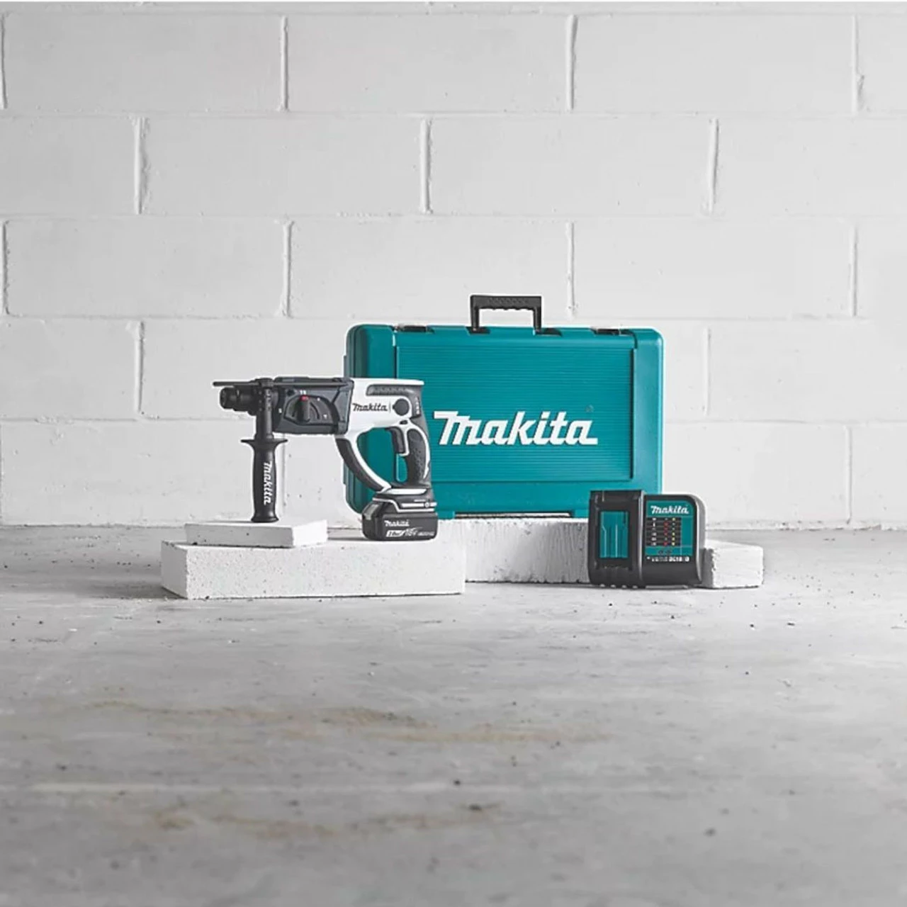 Discount 😍 Makita DHR202SFW 18V LXT Cordless SDS+ Rotary 🔨 Hammer With 1x 3.0Ah Battery ✔️ - Image 4