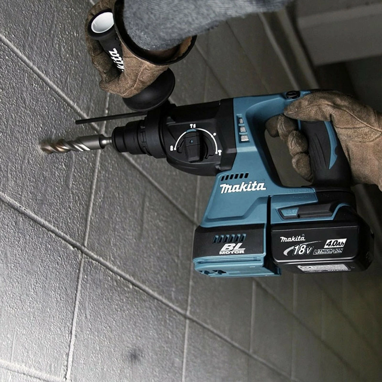 Cheapest β€οΈ Makita DHR242RTJ 18V LXT 24mm SDS+ Plus Brushless Rotary π¨ Hammer Drill With 2x 5.0Ah Batteries βοΈ - Image 6